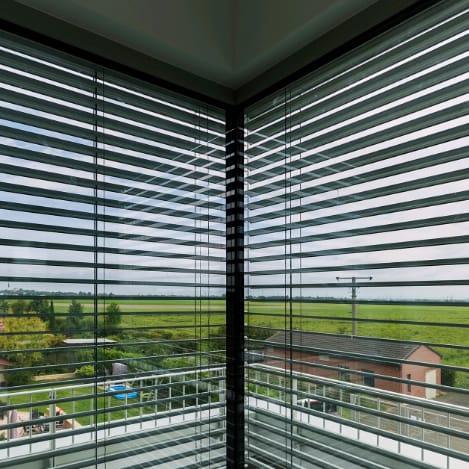 Ganzglasecke_04 Woodline Glasfaltwand über Eck