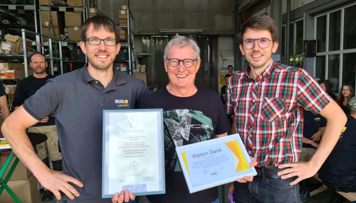 Franz-Josef Heinen - Sachbearbeiter, seit 40 Jahren tätig bei JOLEKA Franz-Josef Heinen - Sachbearbeiter, seit 40 Jahren tätig bei JOLEKA
